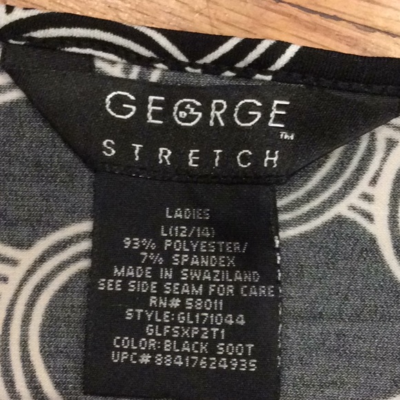 George Wrap top 3/4 sleeve v-neck top (black & white swirl pattern). Size Large - Picture 2 of 4